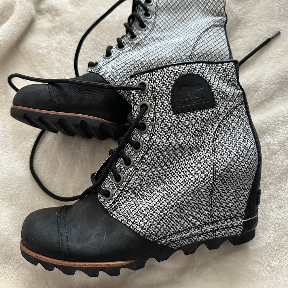 Sorel. 10. Black.